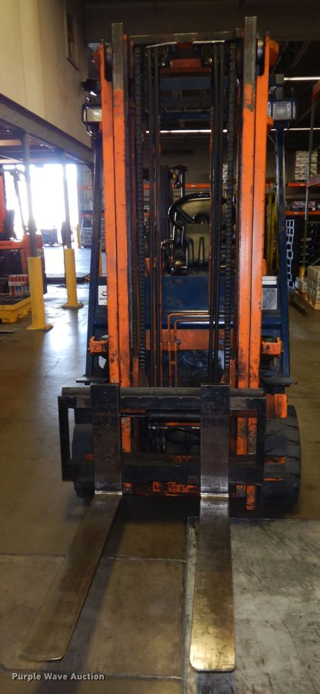 image for item DI6781 Toyota 5FBC25  forklift