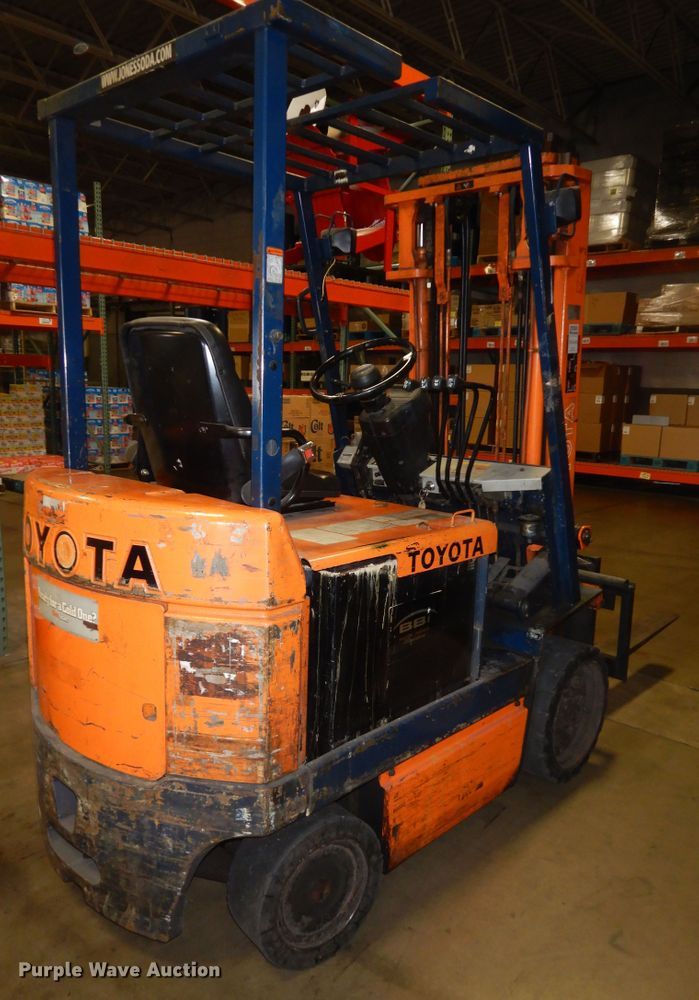 image for item DI6781 Toyota 5FBC25  forklift