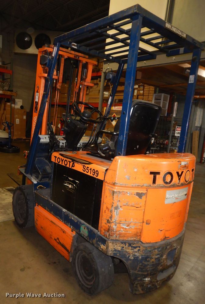 image for item DI6781 Toyota 5FBC25  forklift
