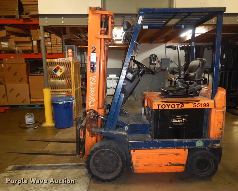 image for item DI6781 Toyota 5FBC25  forklift