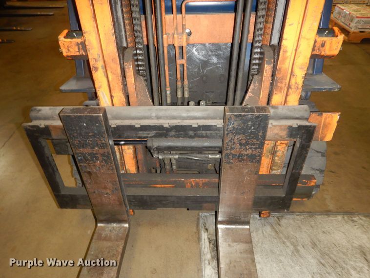 image for item DI6781 Toyota 5FBC25  forklift