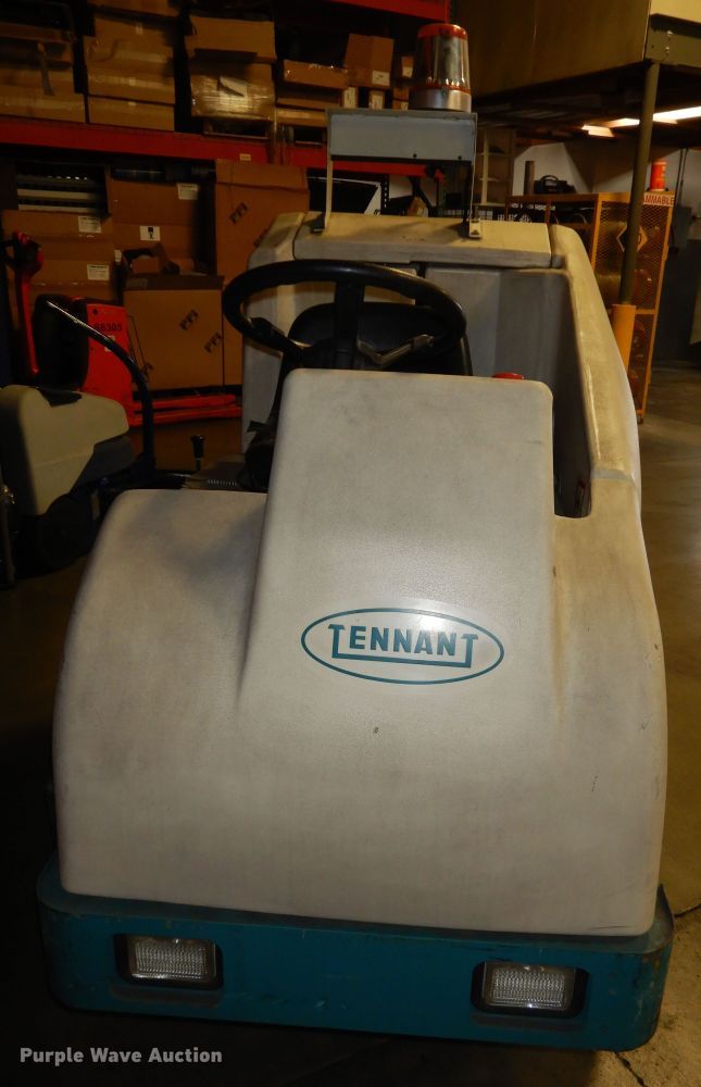 image for item DI6784 Tennant 7200  floor sweeper