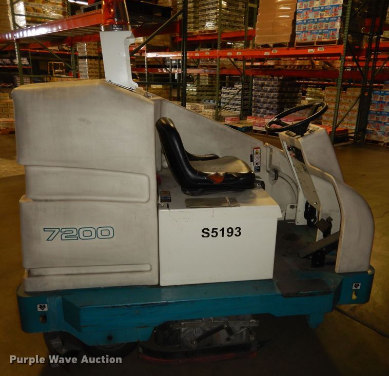 image for item DI6784 Tennant 7200  floor sweeper