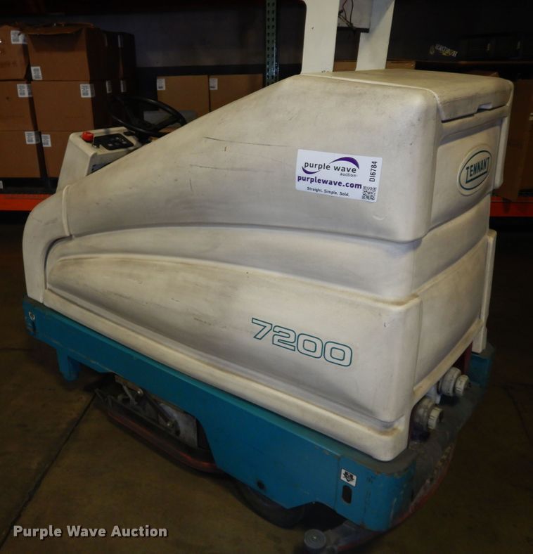image for item DI6784 Tennant 7200  floor sweeper