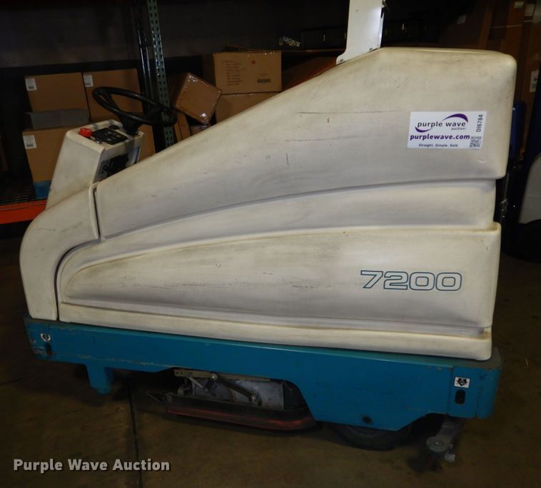 image for item DI6784 Tennant 7200  floor sweeper