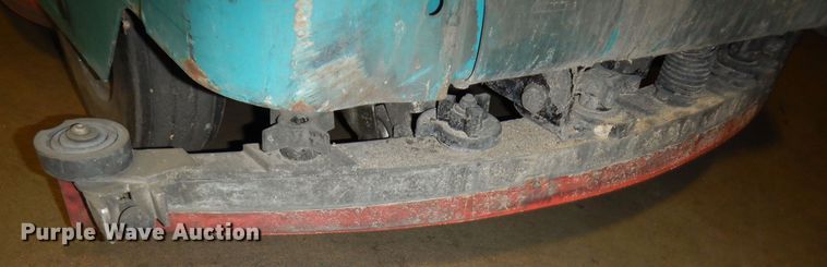 image for item DI6784 Tennant 7200  floor sweeper