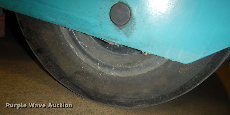 image for item DI6784 Tennant 7200  floor sweeper