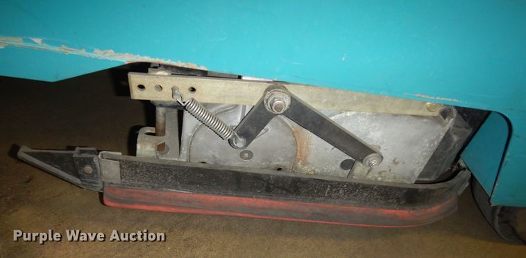 image for item DI6784 Tennant 7200  floor sweeper