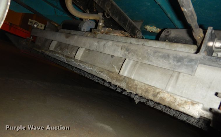 image for item DI6784 Tennant 7200  floor sweeper