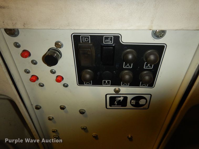 image for item DI6784 Tennant 7200  floor sweeper