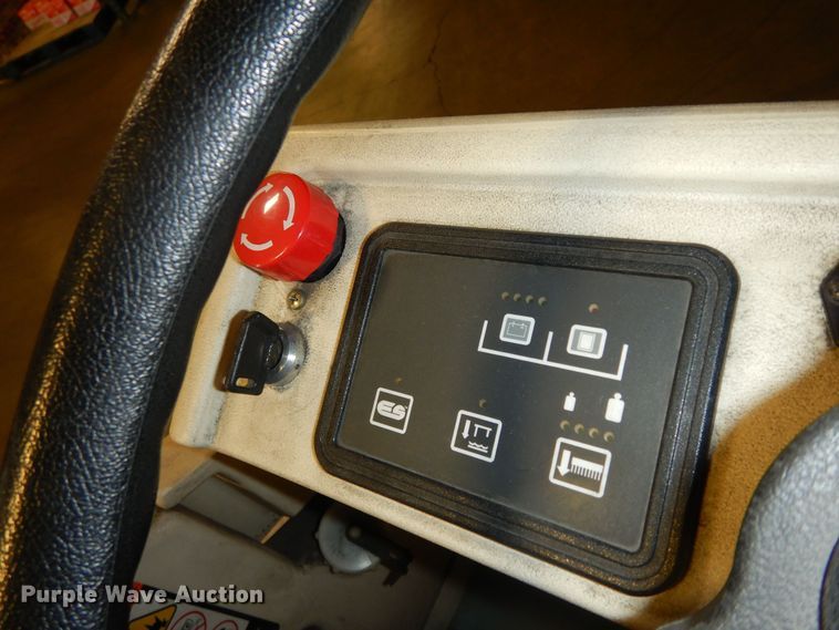 image for item DI6784 Tennant 7200  floor sweeper