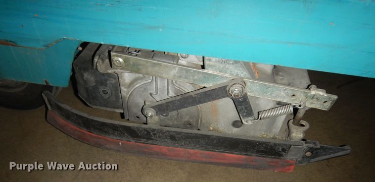 image for item DI6784 Tennant 7200  floor sweeper