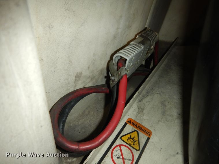 image for item DI6784 Tennant 7200  floor sweeper