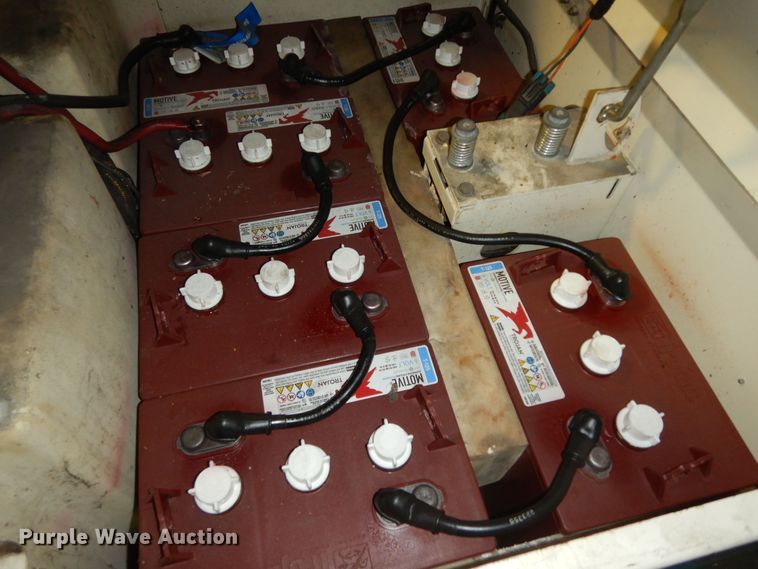 image for item DI6784 Tennant 7200  floor sweeper