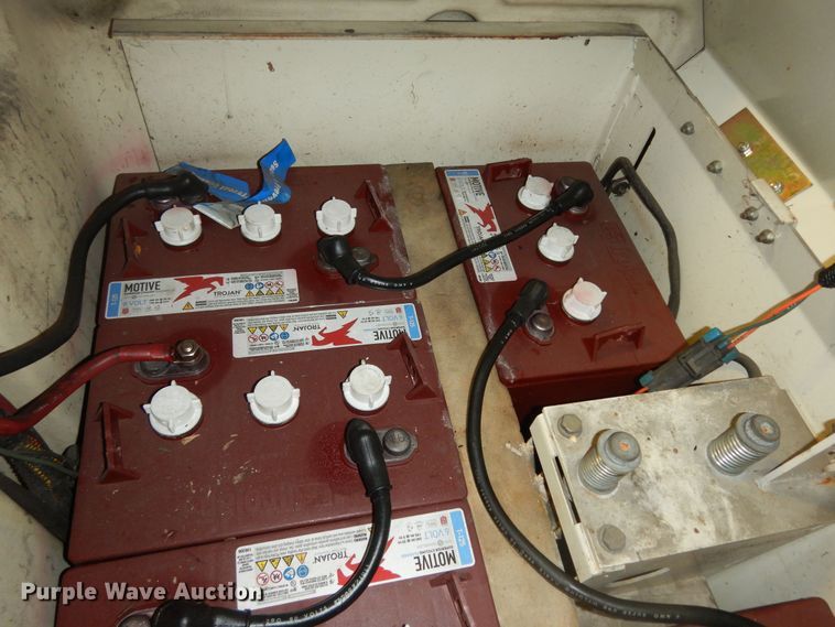 image for item DI6784 Tennant 7200  floor sweeper