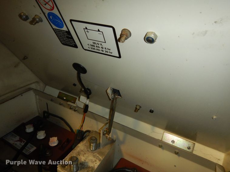 image for item DI6784 Tennant 7200  floor sweeper