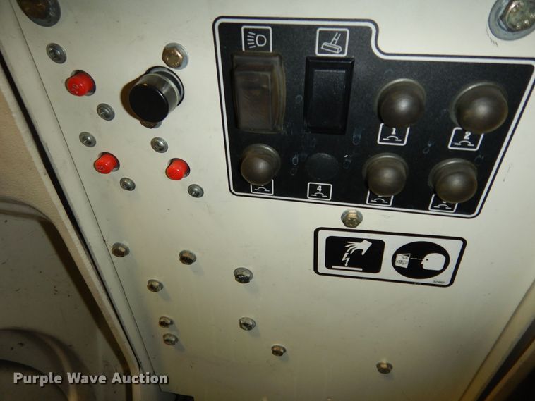 image for item DI6784 Tennant 7200  floor sweeper