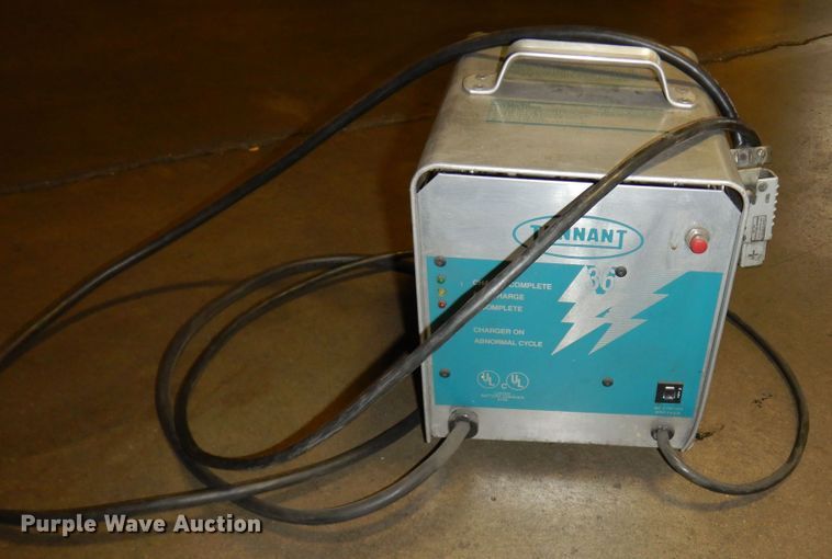 image for item DI6784 Tennant 7200  floor sweeper