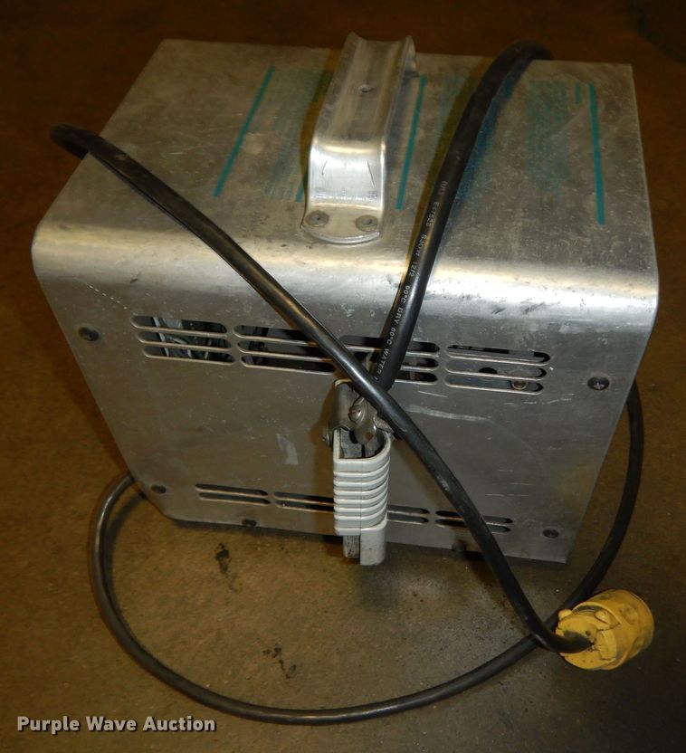 image for item DI6784 Tennant 7200  floor sweeper