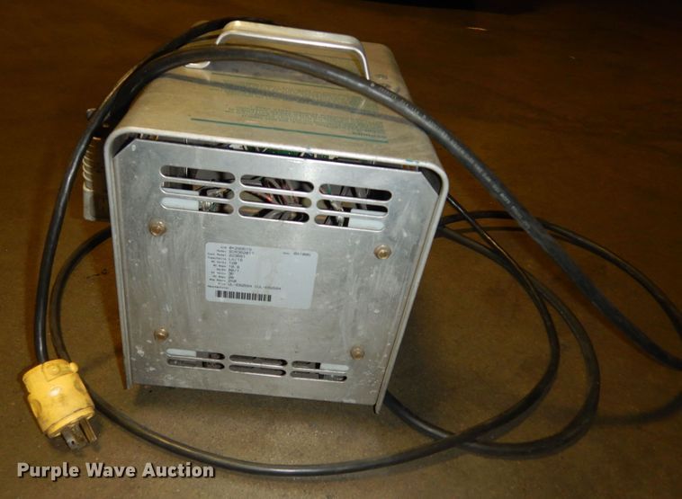 image for item DI6784 Tennant 7200  floor sweeper