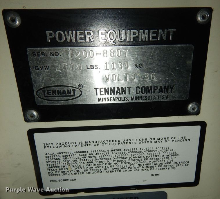 image for item DI6784 Tennant 7200  floor sweeper