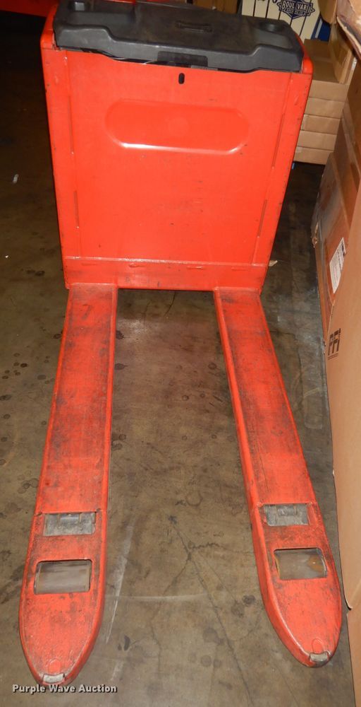 image for item DI6785 Linde T20  pallet jack