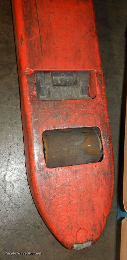 image for item DI6785 Linde T20  pallet jack