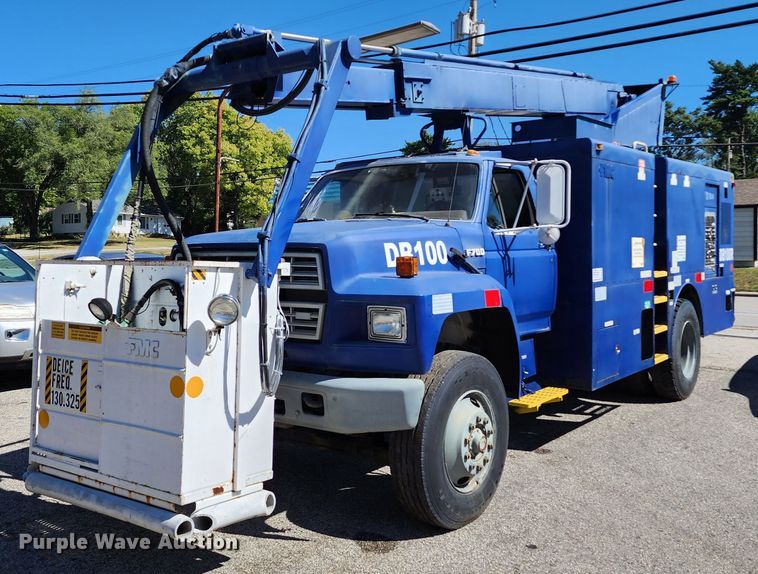 image for item DL6708 1993 Ford F700  de-icer truck