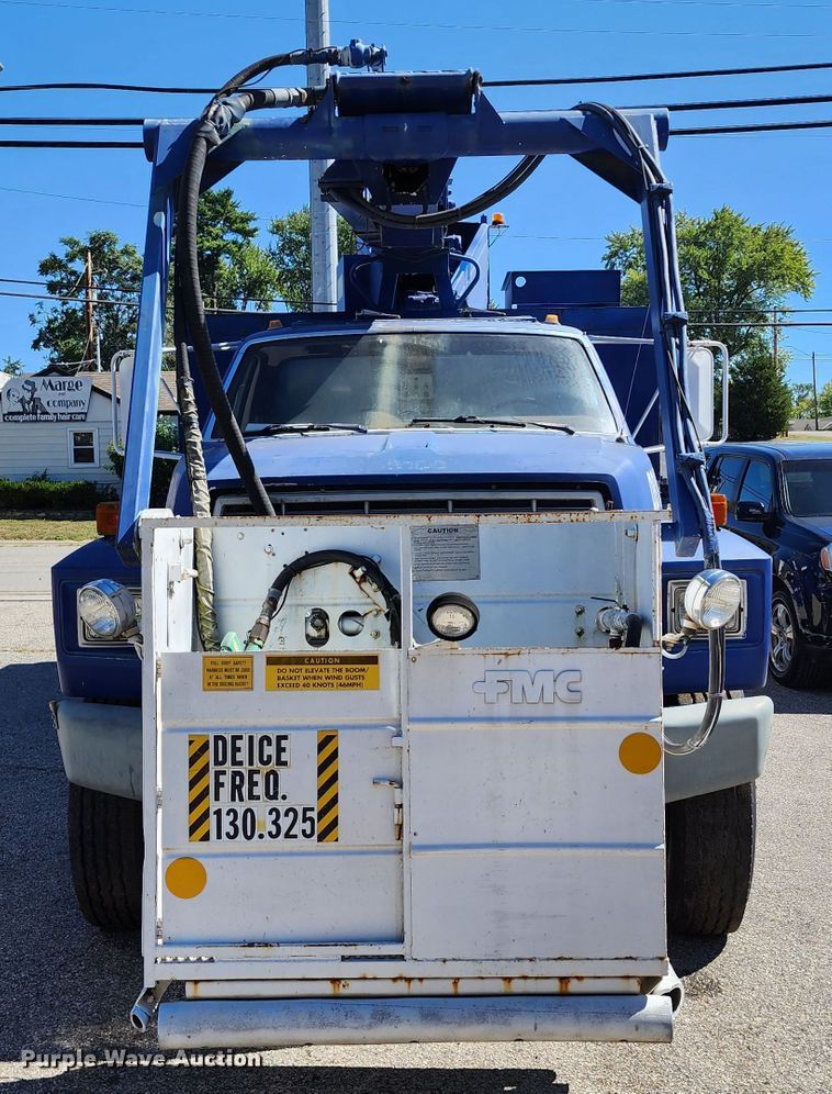 image for item DL6708 1993 Ford F700  de-icer truck