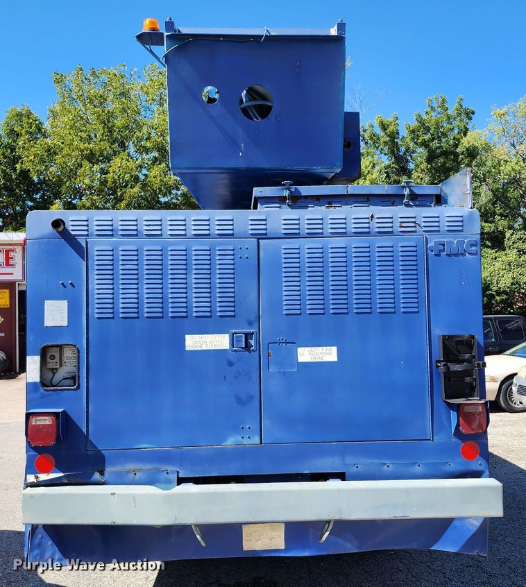 image for item DL6708 1993 Ford F700  de-icer truck