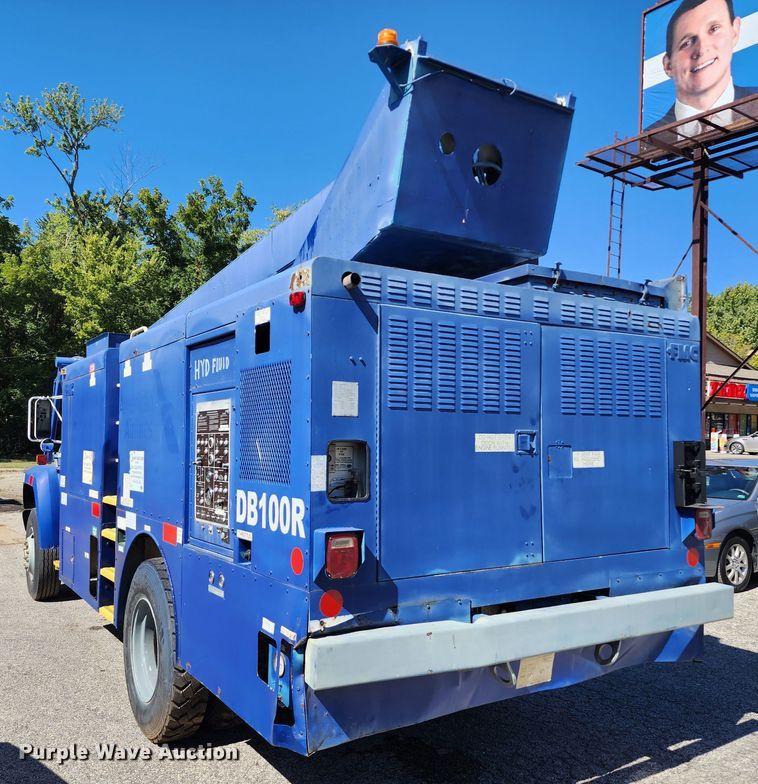 image for item DL6708 1993 Ford F700  de-icer truck