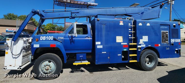 image for item DL6708 1993 Ford F700  de-icer truck