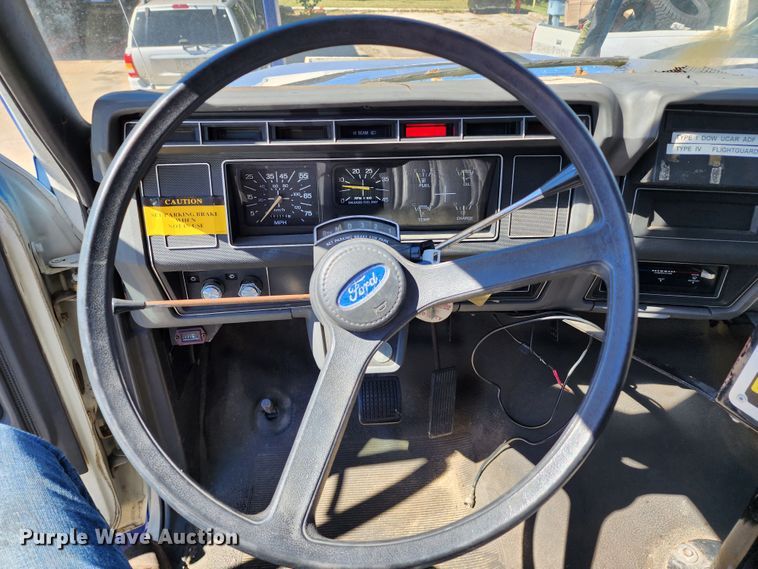 image for item DL6708 1993 Ford F700  de-icer truck