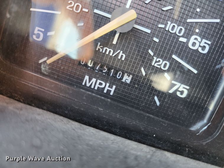 image for item DL6708 1993 Ford F700  de-icer truck