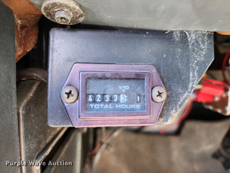 image for item DL6708 1993 Ford F700  de-icer truck