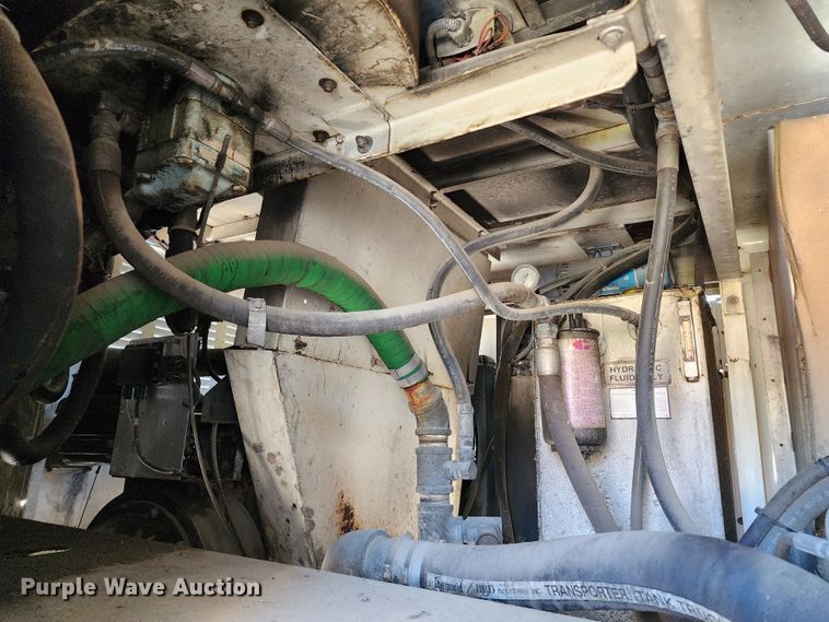 image for item DL6708 1993 Ford F700  de-icer truck