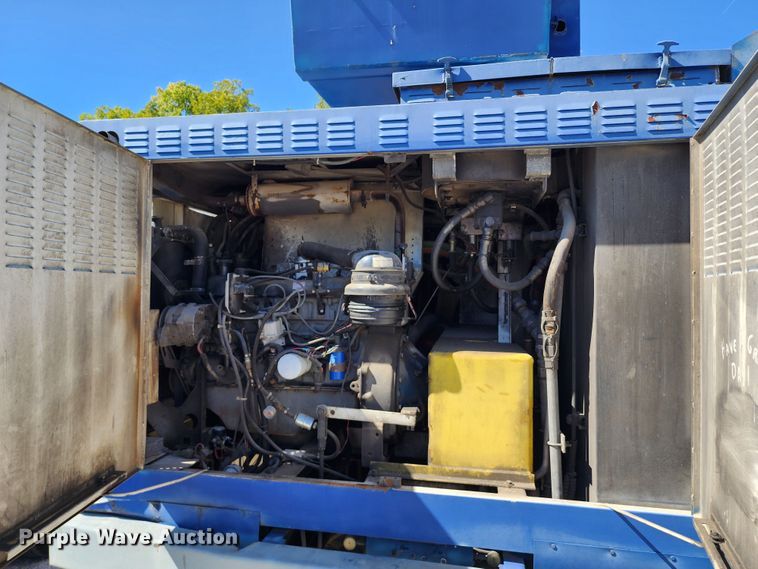 image for item DL6708 1993 Ford F700  de-icer truck