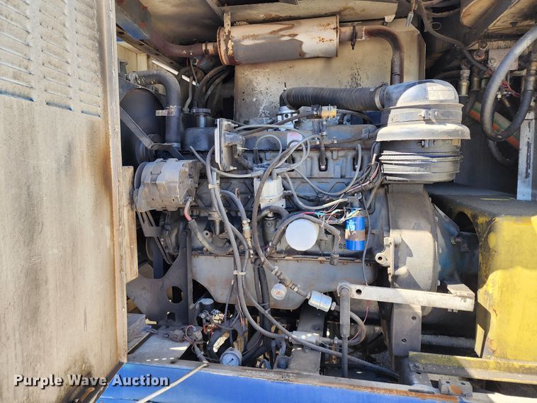 image for item DL6708 1993 Ford F700  de-icer truck