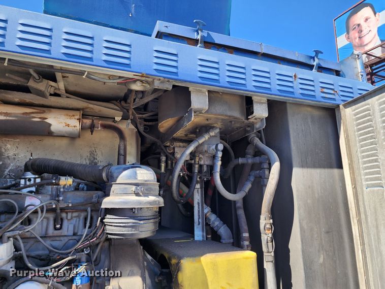 image for item DL6708 1993 Ford F700  de-icer truck