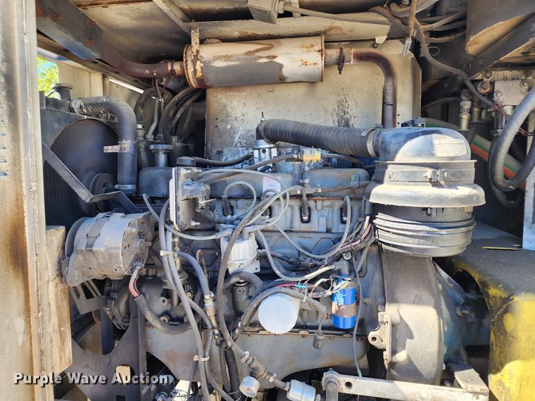 image for item DL6708 1993 Ford F700  de-icer truck