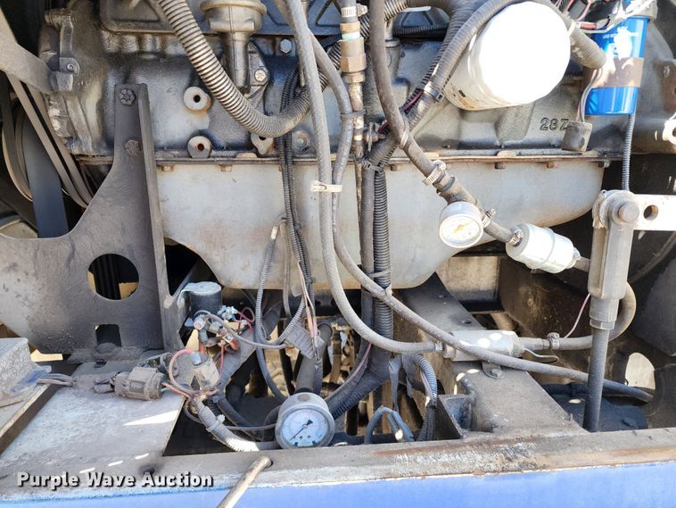 image for item DL6708 1993 Ford F700  de-icer truck