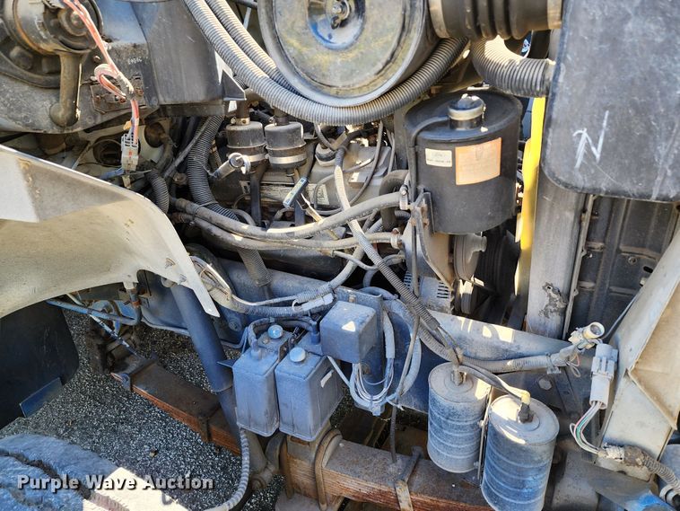 image for item DL6708 1993 Ford F700  de-icer truck