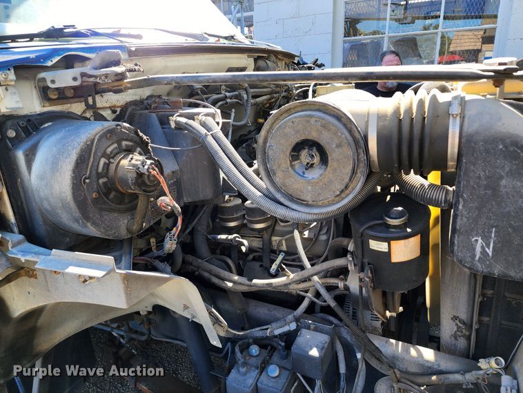 image for item DL6708 1993 Ford F700  de-icer truck