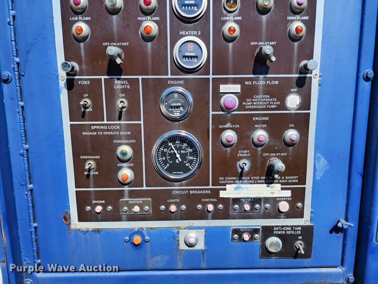 image for item DL6708 1993 Ford F700  de-icer truck