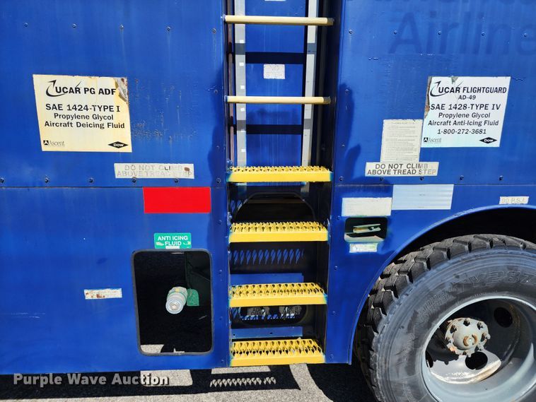 image for item DL6708 1993 Ford F700  de-icer truck