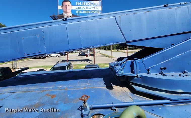 image for item DL6708 1993 Ford F700  de-icer truck