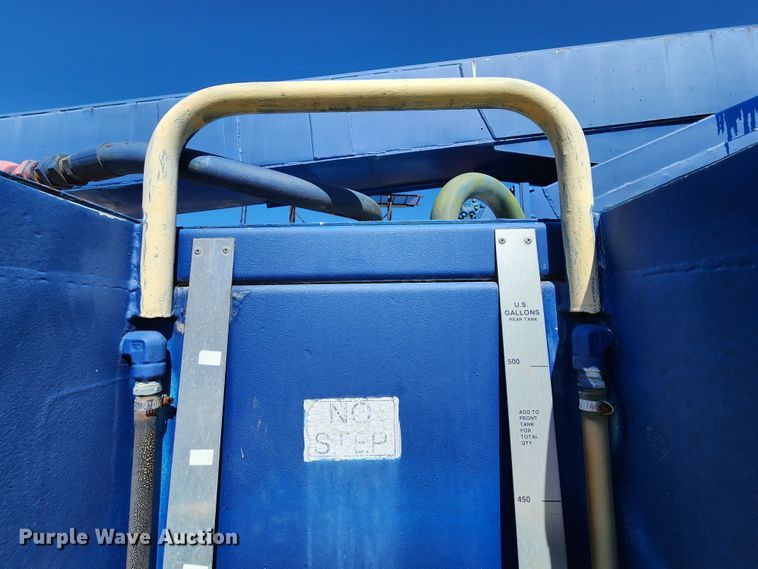 image for item DL6708 1993 Ford F700  de-icer truck