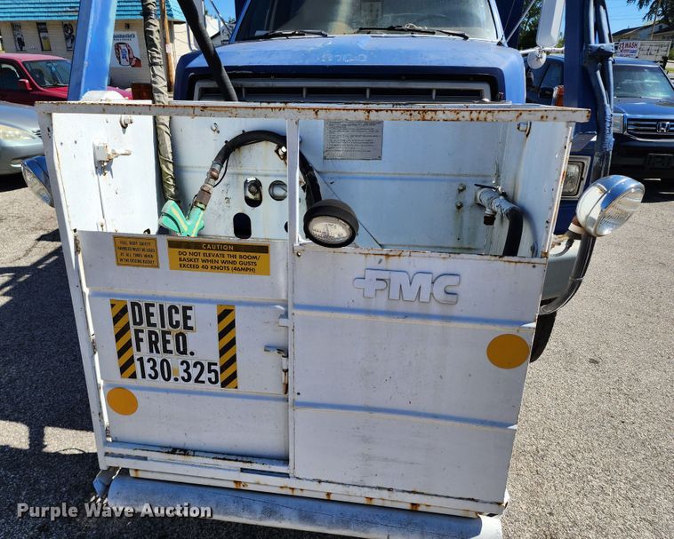 image for item DL6708 1993 Ford F700  de-icer truck