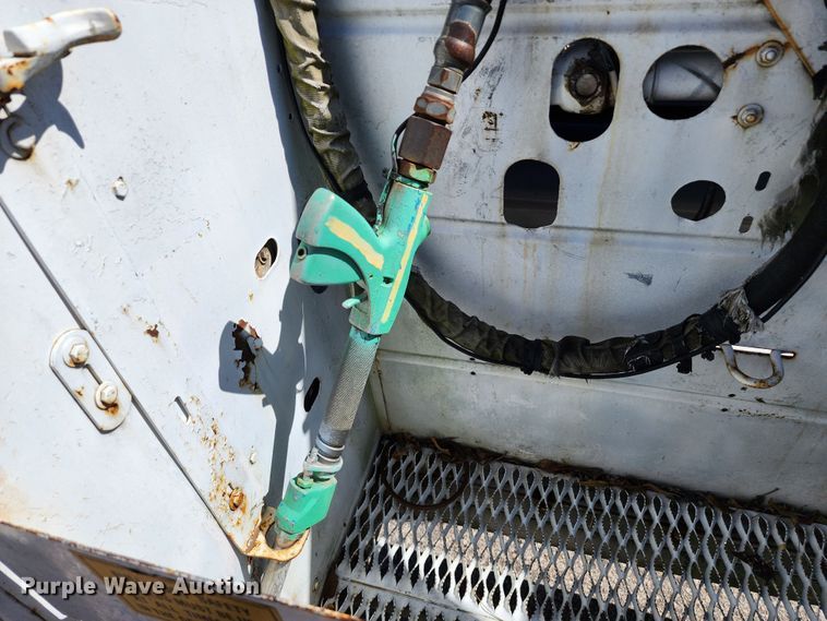 image for item DL6708 1993 Ford F700  de-icer truck