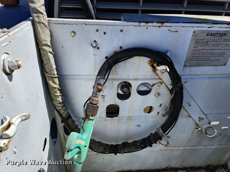 image for item DL6708 1993 Ford F700  de-icer truck